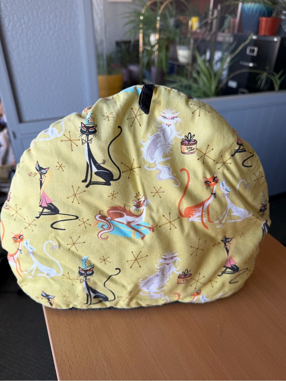 Retro Cat Pattern Tea Cozy - Picture 2 of 6